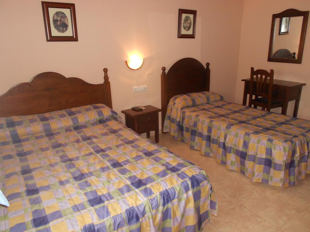 Hostal El Poligono Hotell Lucena Rum bild